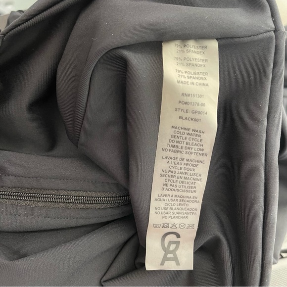 Good American Black Zip-Front Wrap Around Active Top Size 22/24 - Picture 13 of 14